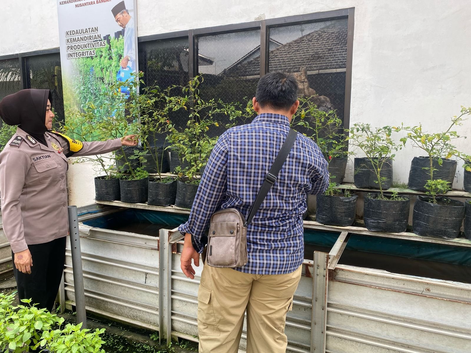 Optimalkan Lahan Pekarangan, Polsek Warujayeng Dukung Ketahanan Pangan