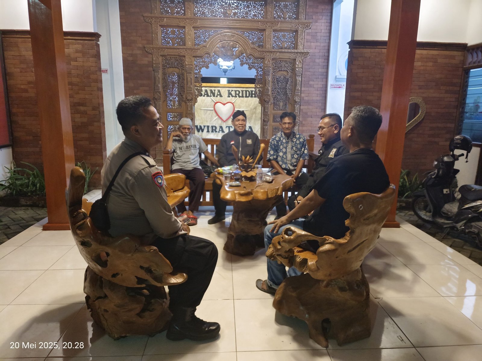 Kapolsek Nganjuk Kota Sambangi Padepokan PSHT, Bangun Sinergi Lewat Program
