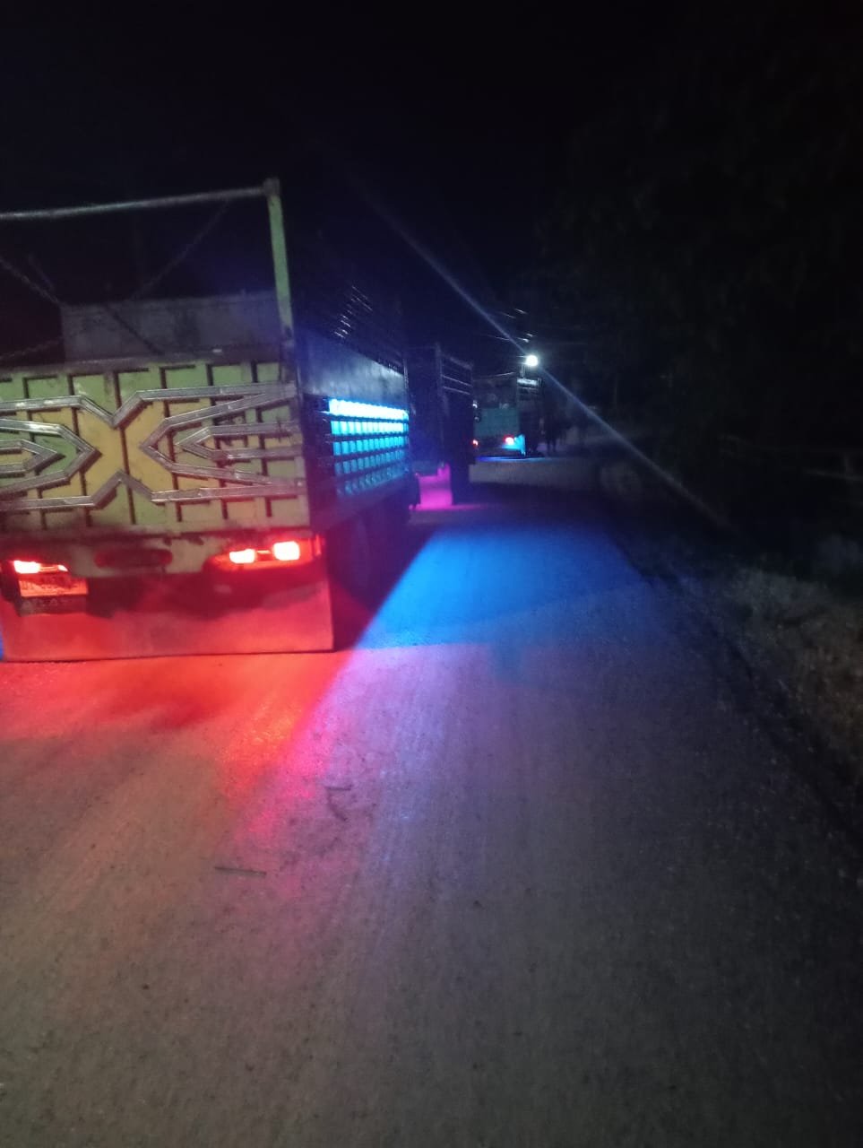 Ketgam: Mobil Pemuatan CPO PT KAP Yang Diduga Oper Kapasitas, Foto: Isw
