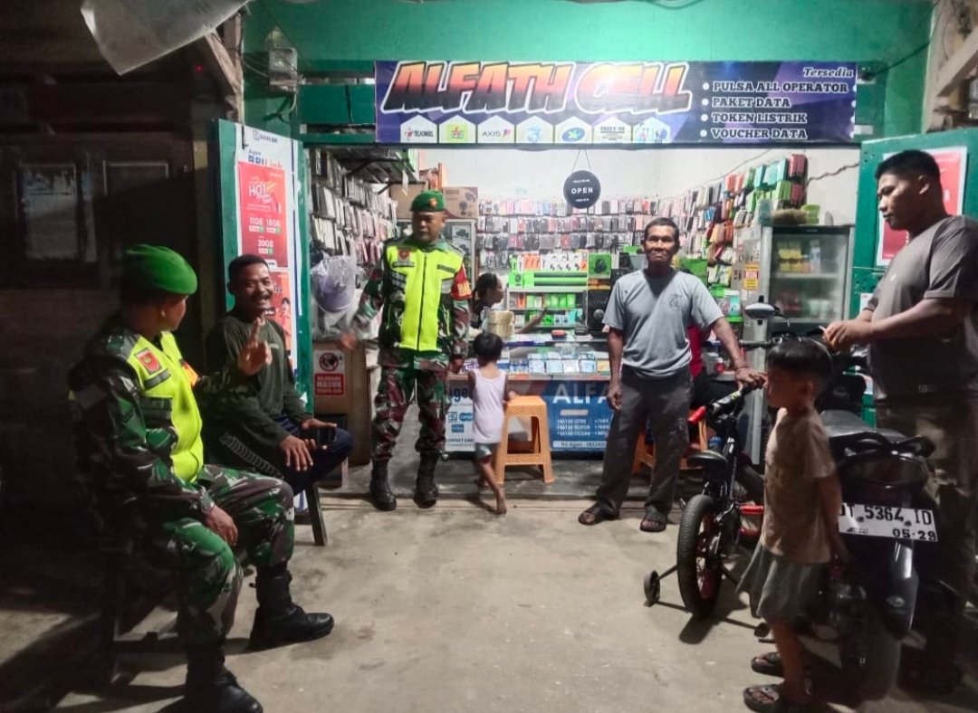 Patroli Gabungan Jaga Kerukunan Warga, Babinsa dan Komponen Masyarakat Lakukan Pendekatan di Desa Silia Jaya