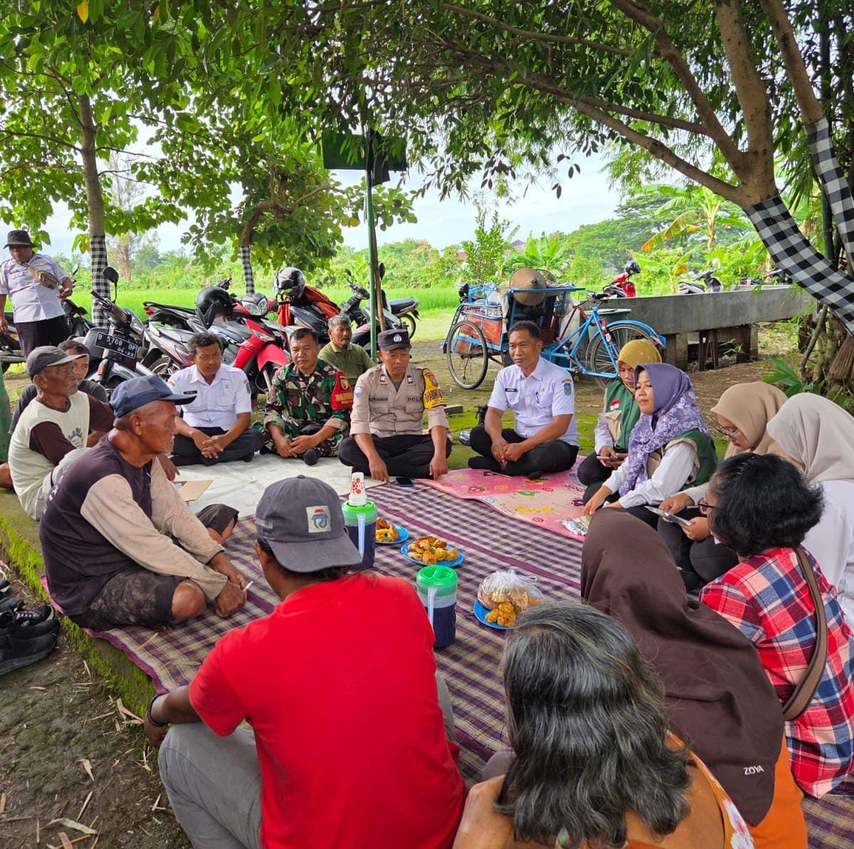 Bhabinkamtibmas dan Tiga Pilar Beri Penyuluhan Peningkatan Hasil Panen di Kelurahan Ploso