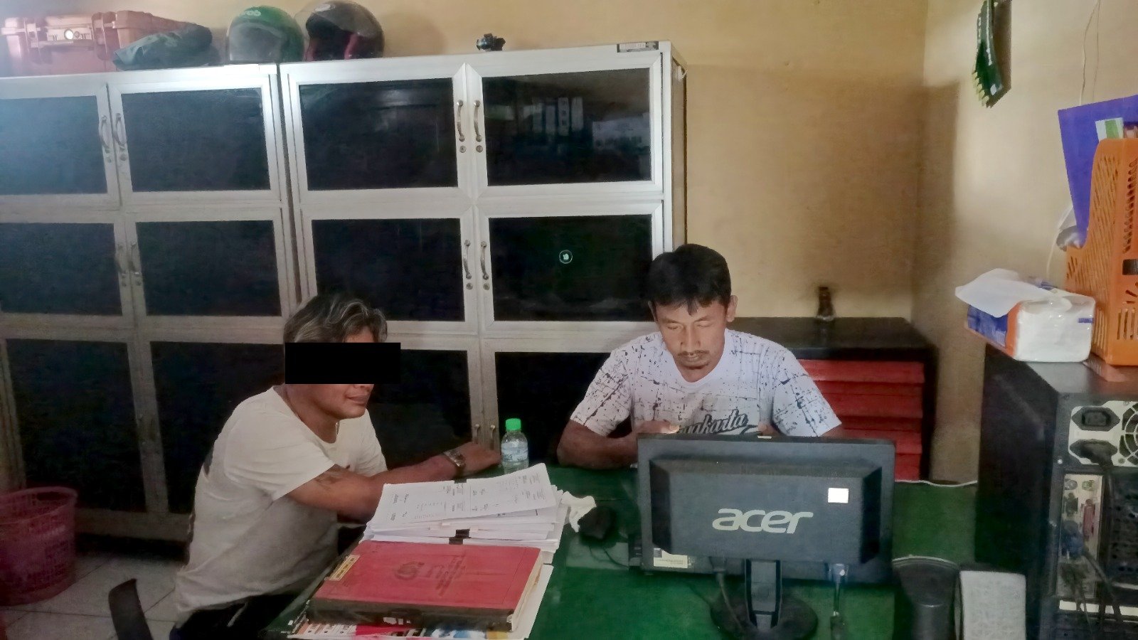 Terduga Pelaku Judi Online Diamankan, Polisi Sita Dua Handphone dan Uang Tunai