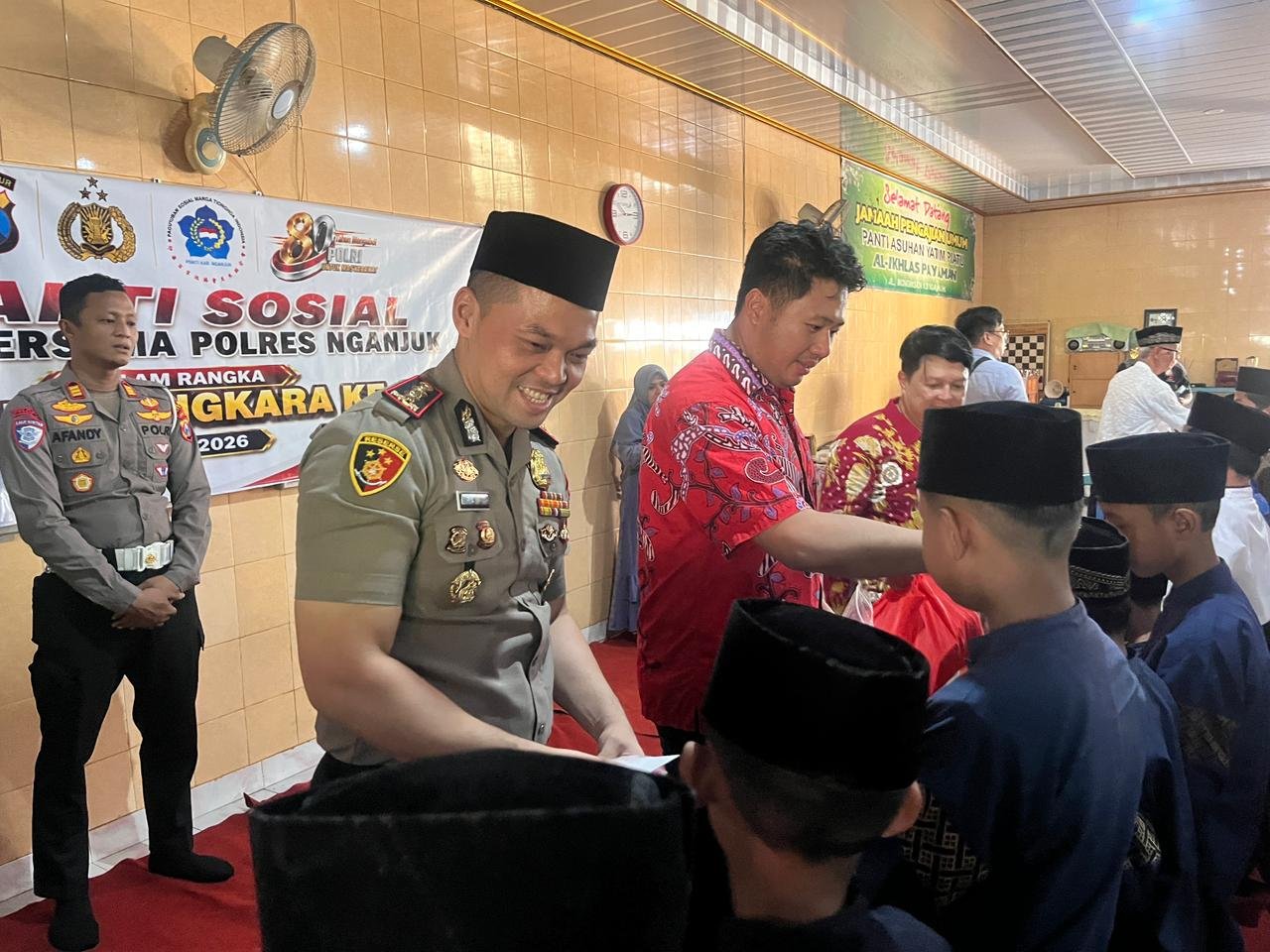 Polres Nganjuk dan PSMTI Berbagi Kasih, 65 Anak Yatim Al Ikhlas Terima Santunan Sambut Hari Bhayangkara ke-80