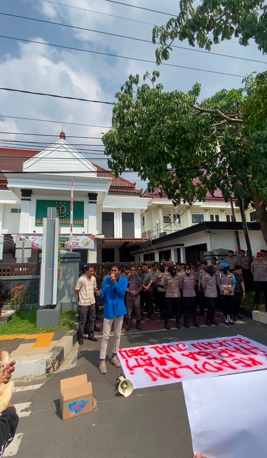 PC PMII tuban Geruduk Kejari Tuban: Menuntut Transparansi Publik, dugaan Suap Kejari dalam kasus Tambang dikabupaten tuban.