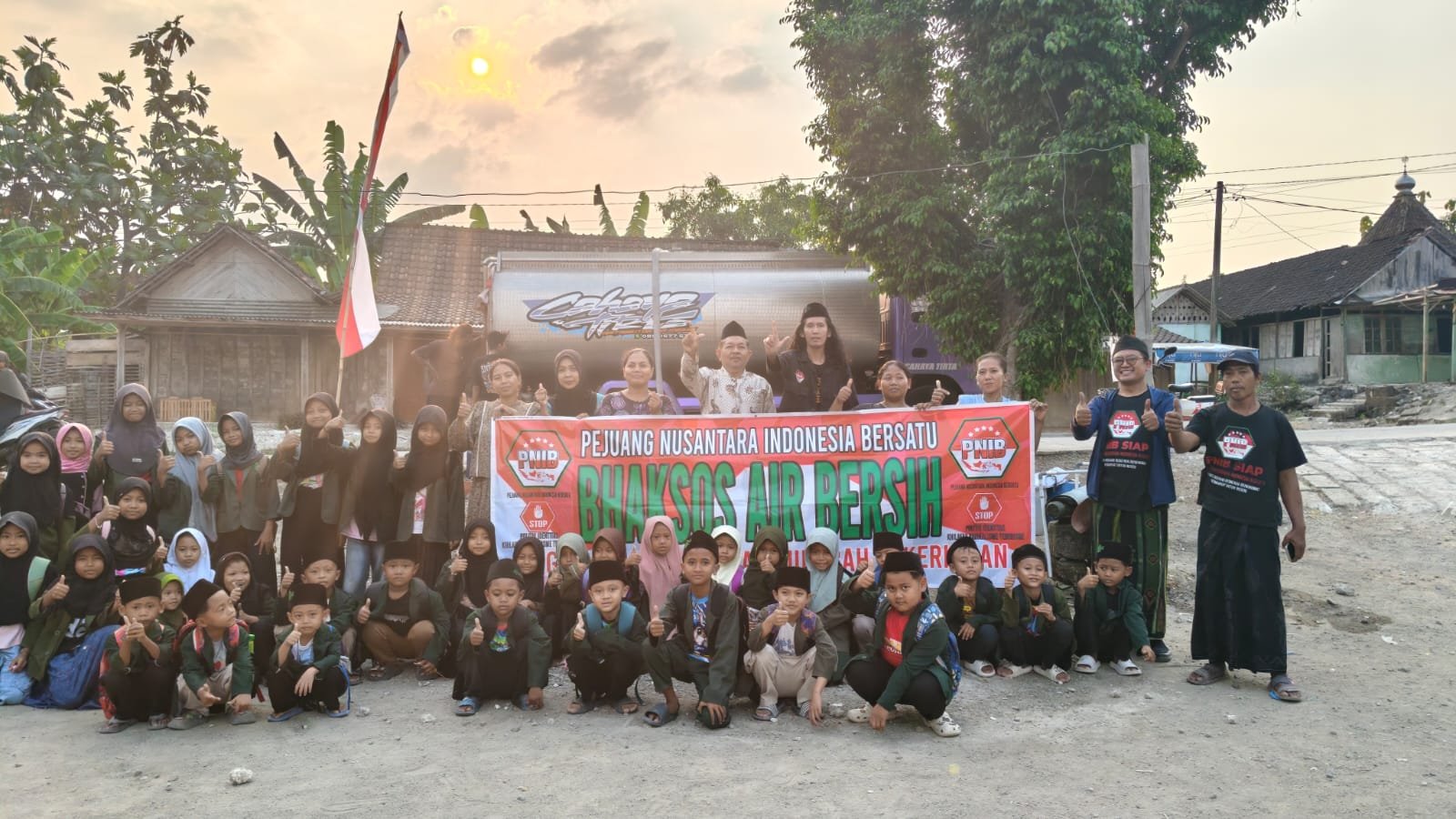 PNIB Guyur Bojonegoro dengan 99.999 Liter Air Bersih, Singgung Manfaat Kekayaan Minyak bagi Rakyat