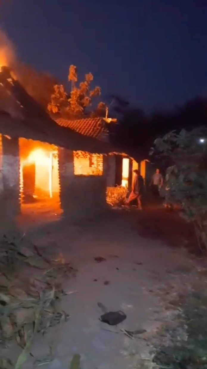 Si Jago Merah Terjadi Melalap Rumah Warga Bersama Kandang Sapi Pemilik Masih Di Sawah Cari Pakan Sapi