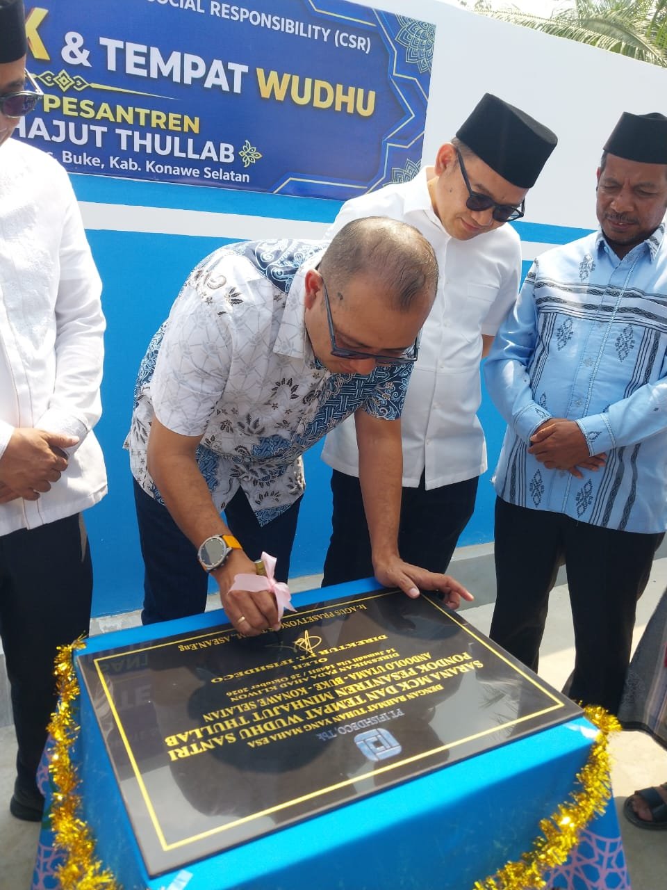 Ponpes Minhajut Tullab Mendapat Bantuan MCK Dan Tempat Wudhu Dari Ifishdeco Tbk